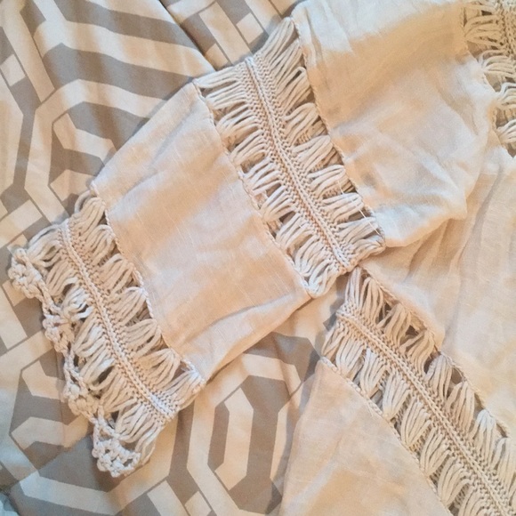 ⭐️SALE Beige Crochet Top/Cover Up with Detail - Picture 4 of 8